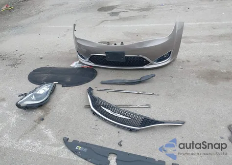 2017 Chrysler Pacifica Touring-L Plus z USA, uszkodzony, nr VIN 2C4RC1EG8HR585020